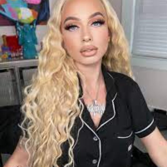 Beautiful Lace Front Wig 22-24 inches!! main image 6